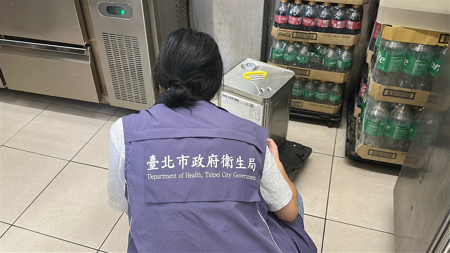 問題油波及名單｜北市公布六福萬怡也用到！　小木屋鬆餅預防性下架