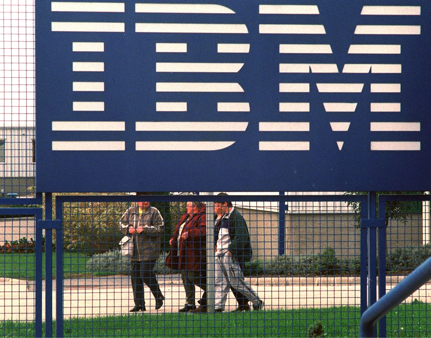 CPI低於預期！半導體領軍美股反彈、台積電ADR卻收黑　IBM暴跌25%