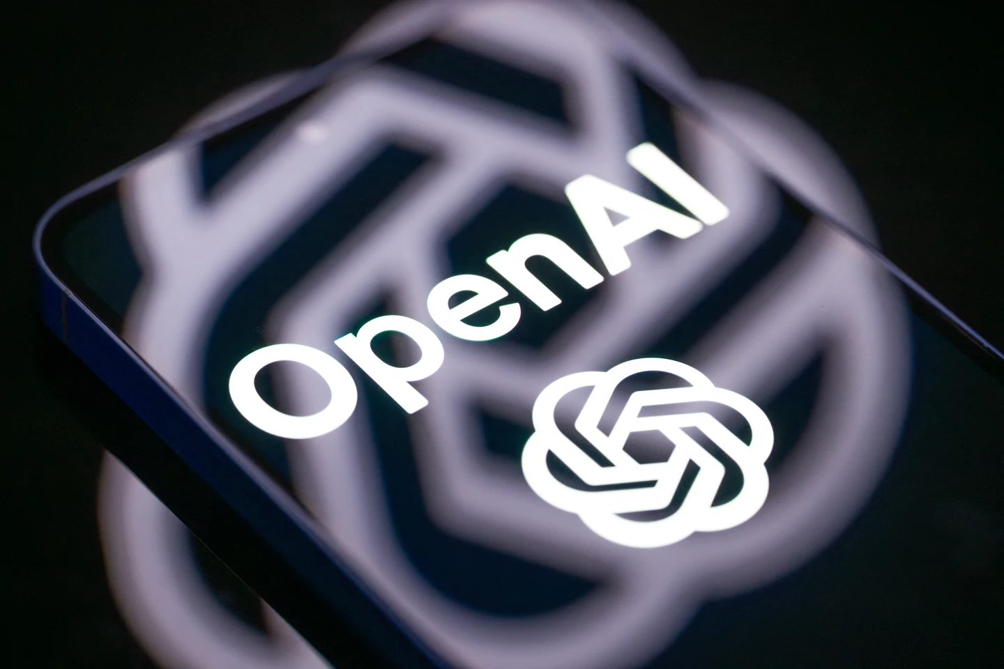 OpenAI首款硬體設備曝光　盼成ChatGPT實體化身！蘋果提告恐拖延上市