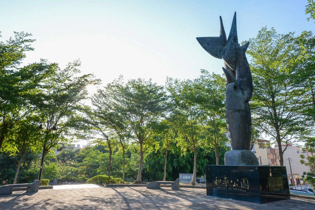 5歲童公園遭一群人灌保力達！臉紅「被灌第2杯」　阿嬤驚見嚇壞急送醫