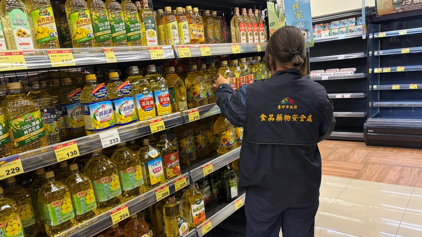 有片｜中聯毒油再爆2批超標！中市府公布中鏢名店　1批號未據實申報遭送辦