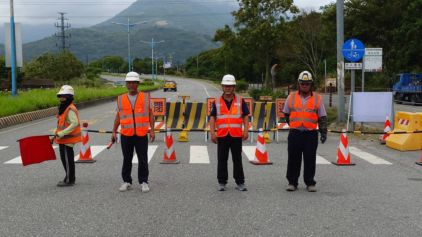 堰塞湖紅色警戒！萬里溪橋22時封橋　台鐵退票免收手續費