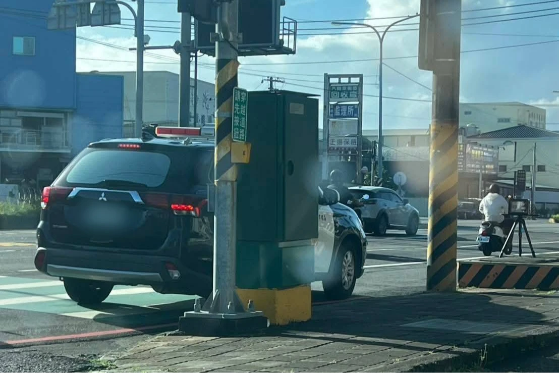 警值勤累到警車上呼呼大睡！民眾po網遭嗆「別吃飽太閒」惹議　警方回應了