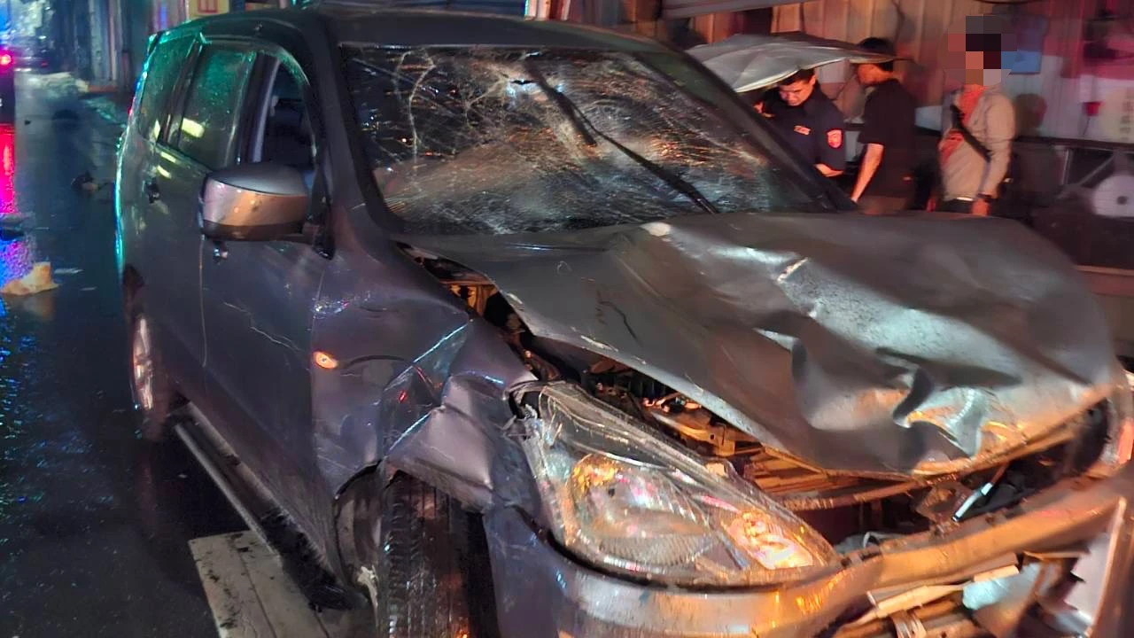 毒駕失控撞飛機車再衝店家!高雄男車藏依托咪酯煙彈 2人骨折送醫