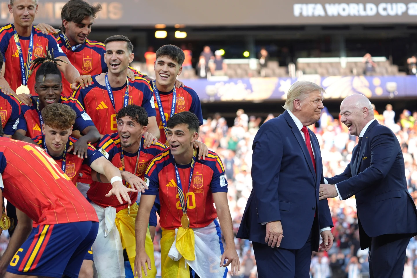 世界盃決賽川普進場為何被狂「噓」　這回不搶鏡了！FIFA主席巧妙拉下台