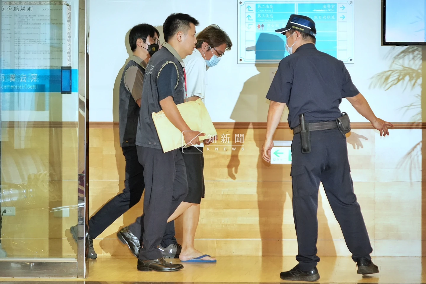 台積電竊密副理是他！勾共諜偷21機密上銬現身　起訴求刑7年今移審