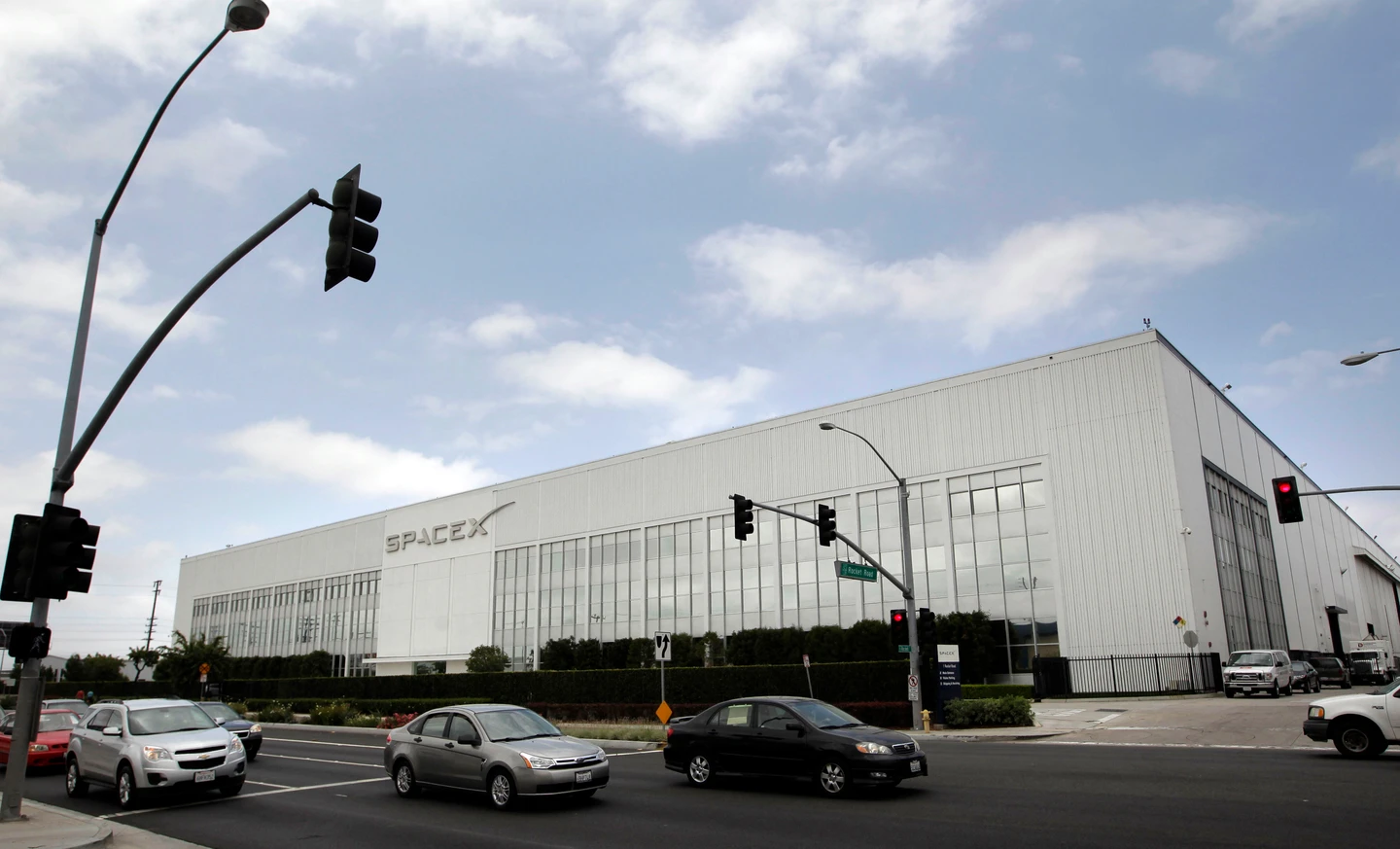 SpaceX禁售未除、股價已崩　首波解禁將至！馬斯克持股鎖到2027