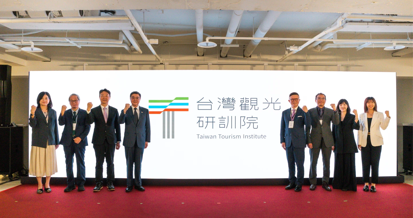 台灣觀光研訓院揭牌　卓榮泰喊話：國際千萬旅客目標務必達到