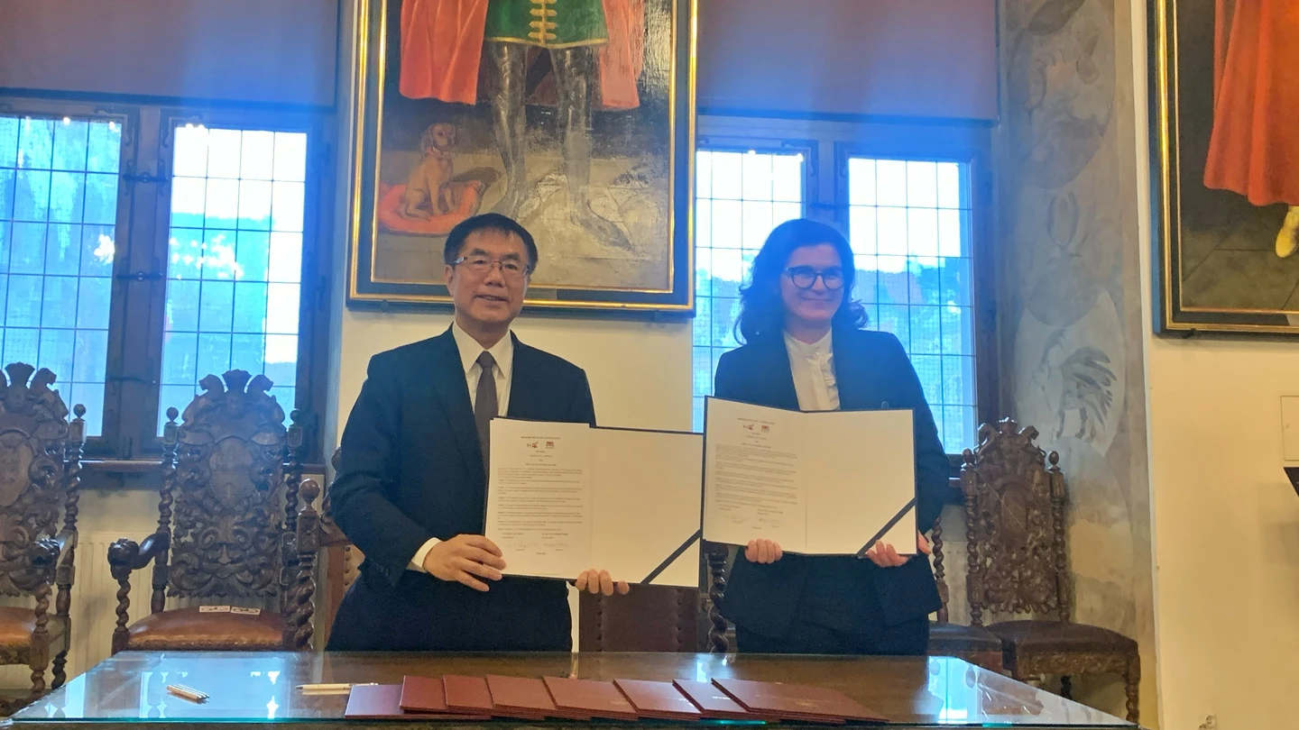 黃偉哲快閃波蘭捎來好消息！與格但斯克簽MOU　深化AI產業合作