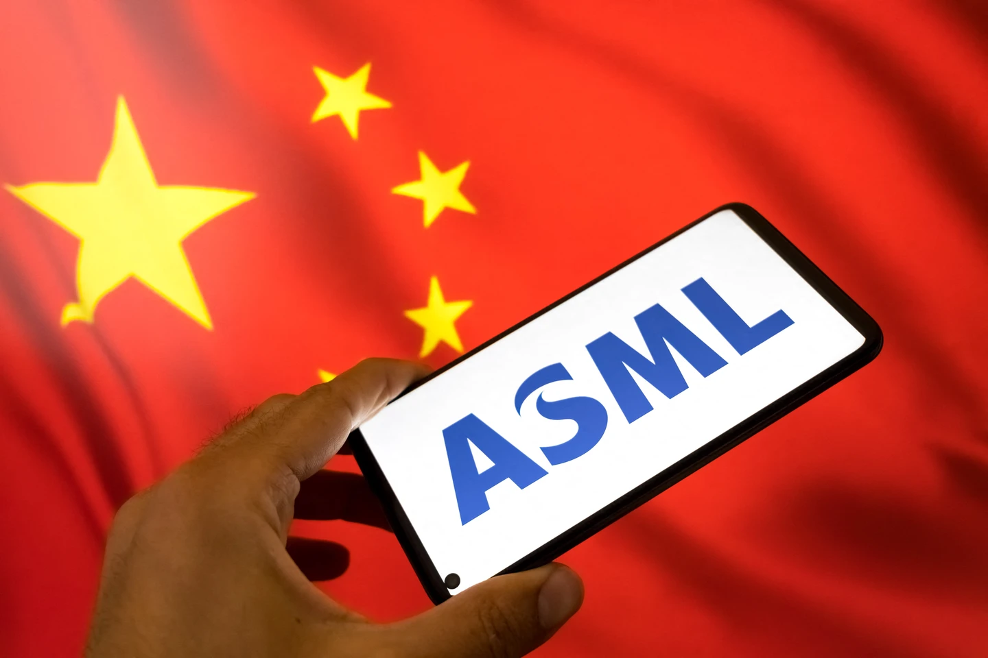 中國自產浸沒式DUV傳今年量產5台、明年20台　ASML股價一度暴跌逾8%