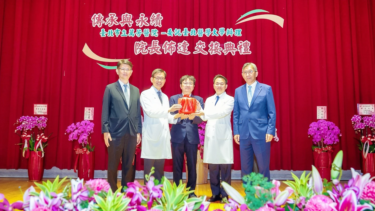 沈伯洋不知萬芳醫院是醫學中心　新院長上任喊「守護百歲人生」