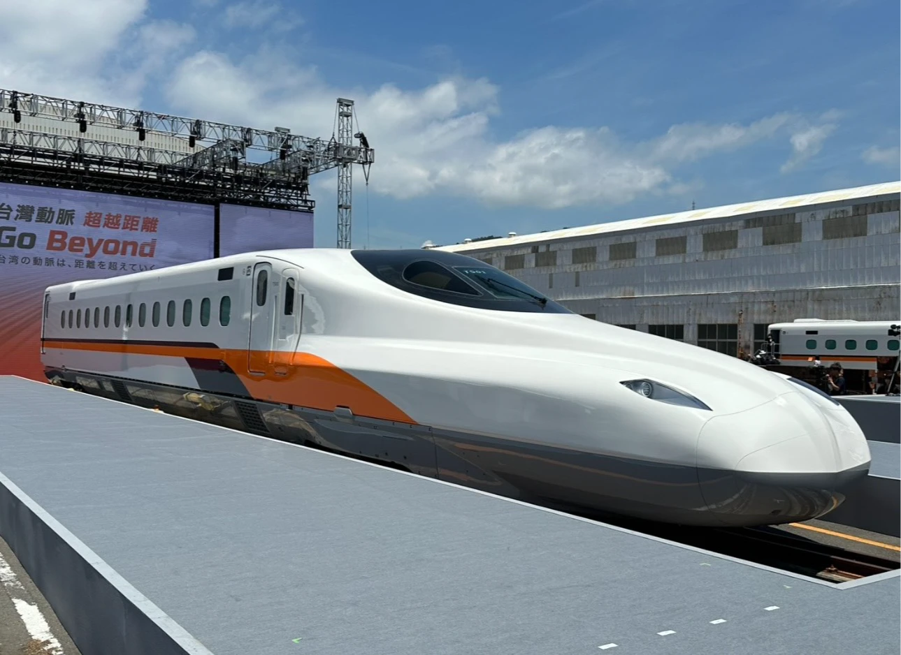日本直擊｜高鐵N700ST首列新車開往台灣！董座史哲：明年7/1上線運營「優先跑長程」