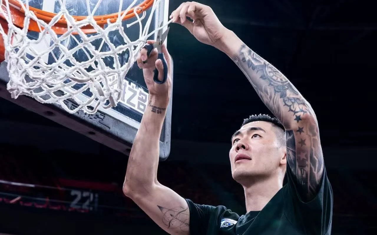 CBA｜暫不回台籃！劉錚確定續約上海大鯊魚　陸媒曝恐是最後一舞