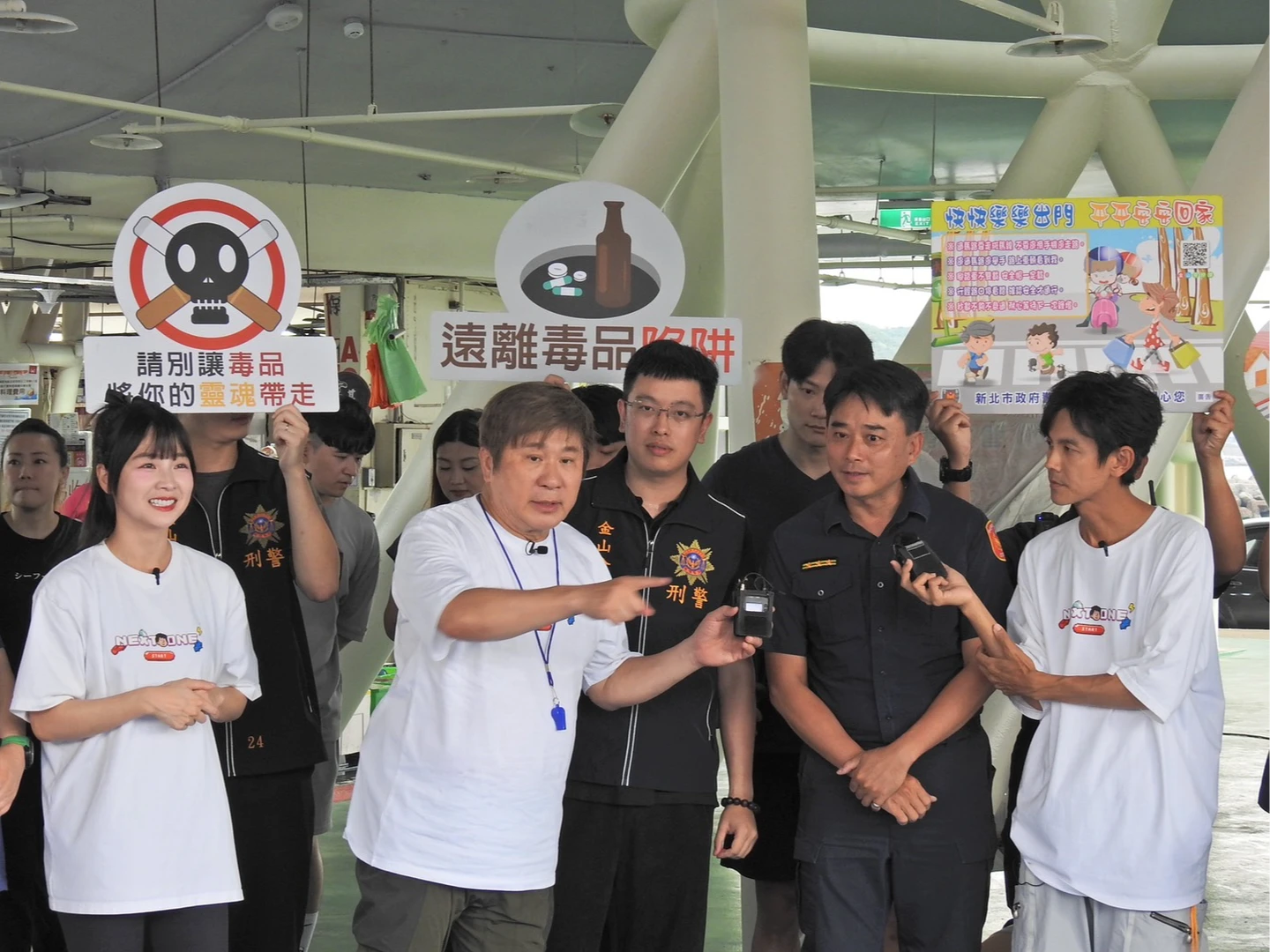 藝人胡瓜化身反毒駕交通大使！　攜手金山警齊喊「毒駕如兇器」