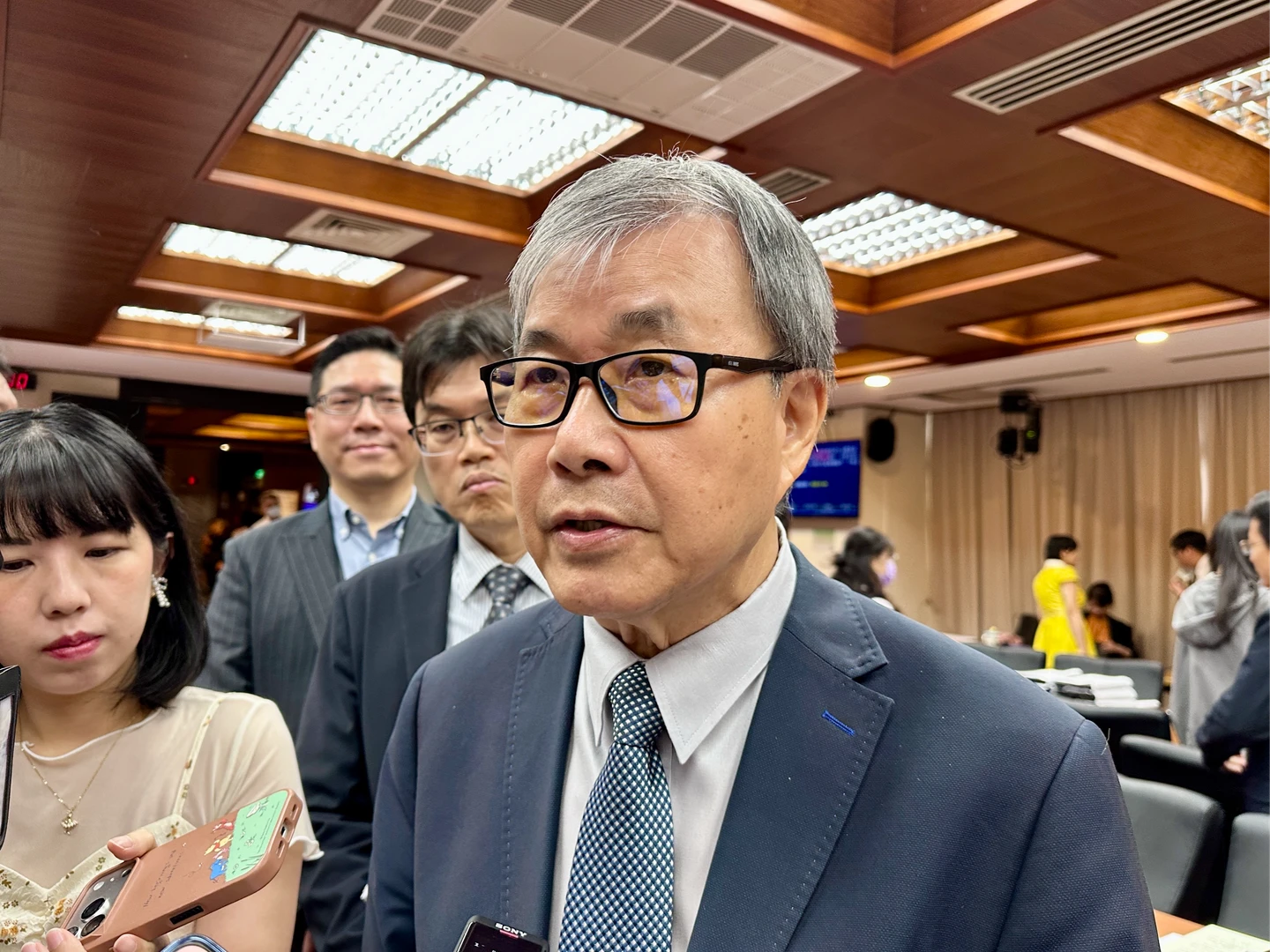 清大校長剛續任又赴美求職　立委批「已下聘還相親」！籲要求簽承諾書