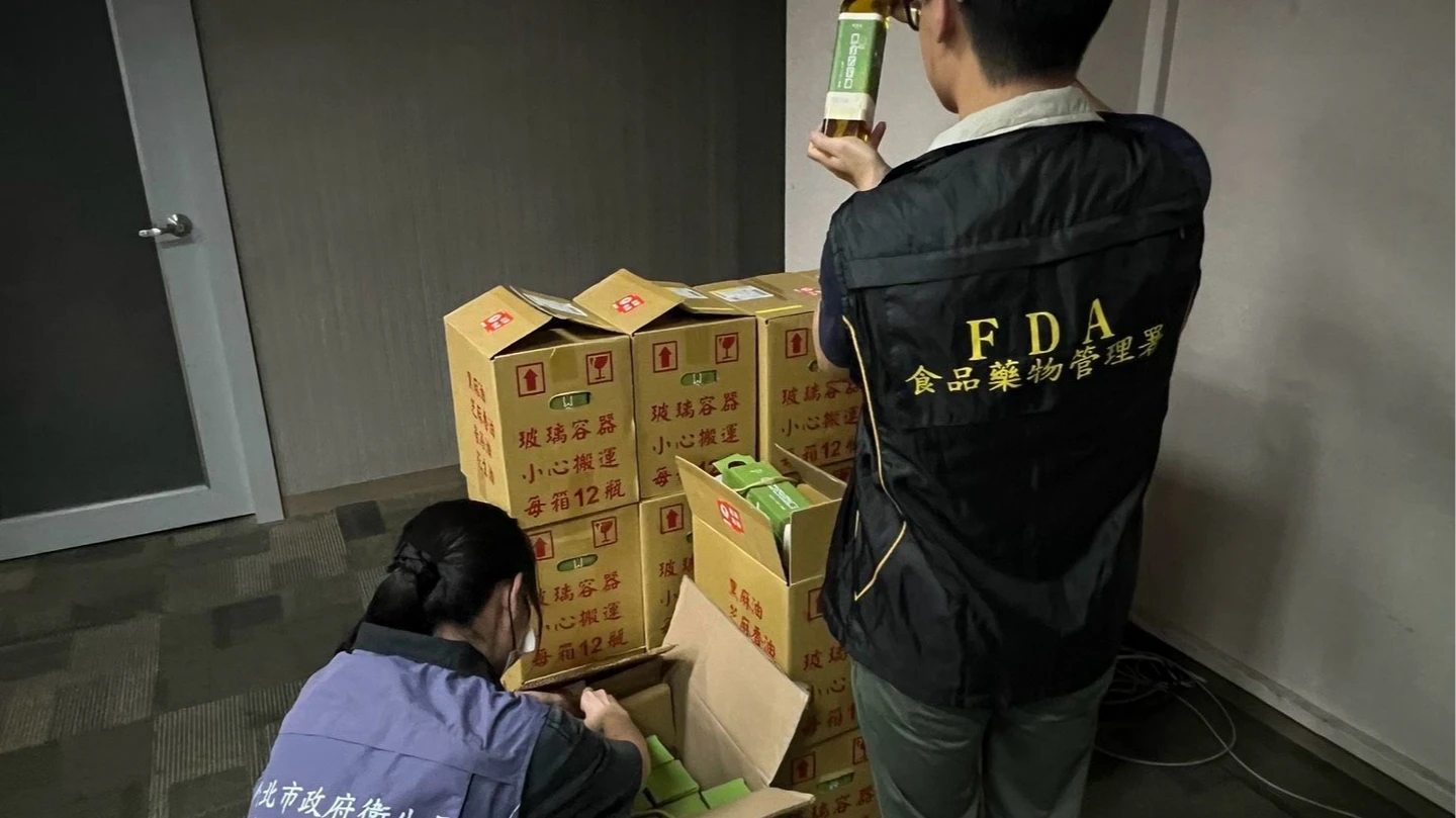 近2周已有6家製油廠爆苦茶油苯駢芘超標　食藥署擬對2類業者啟動全面輔導