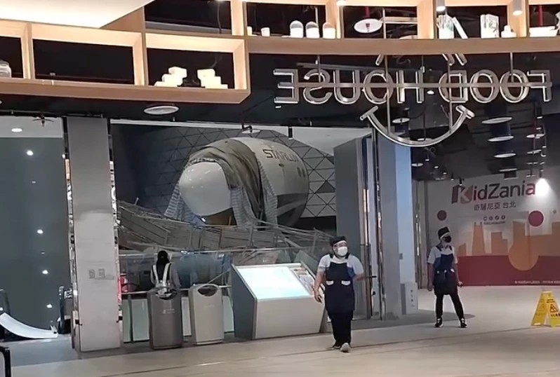 南港LaLaport鷹架倒塌！1女受傷送醫　北市勞檢處到場調查