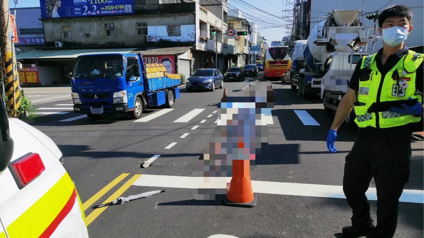 89歲婦過馬路遇死劫！大貨車綠燈起步沒看到　斑馬線上遭撞亡