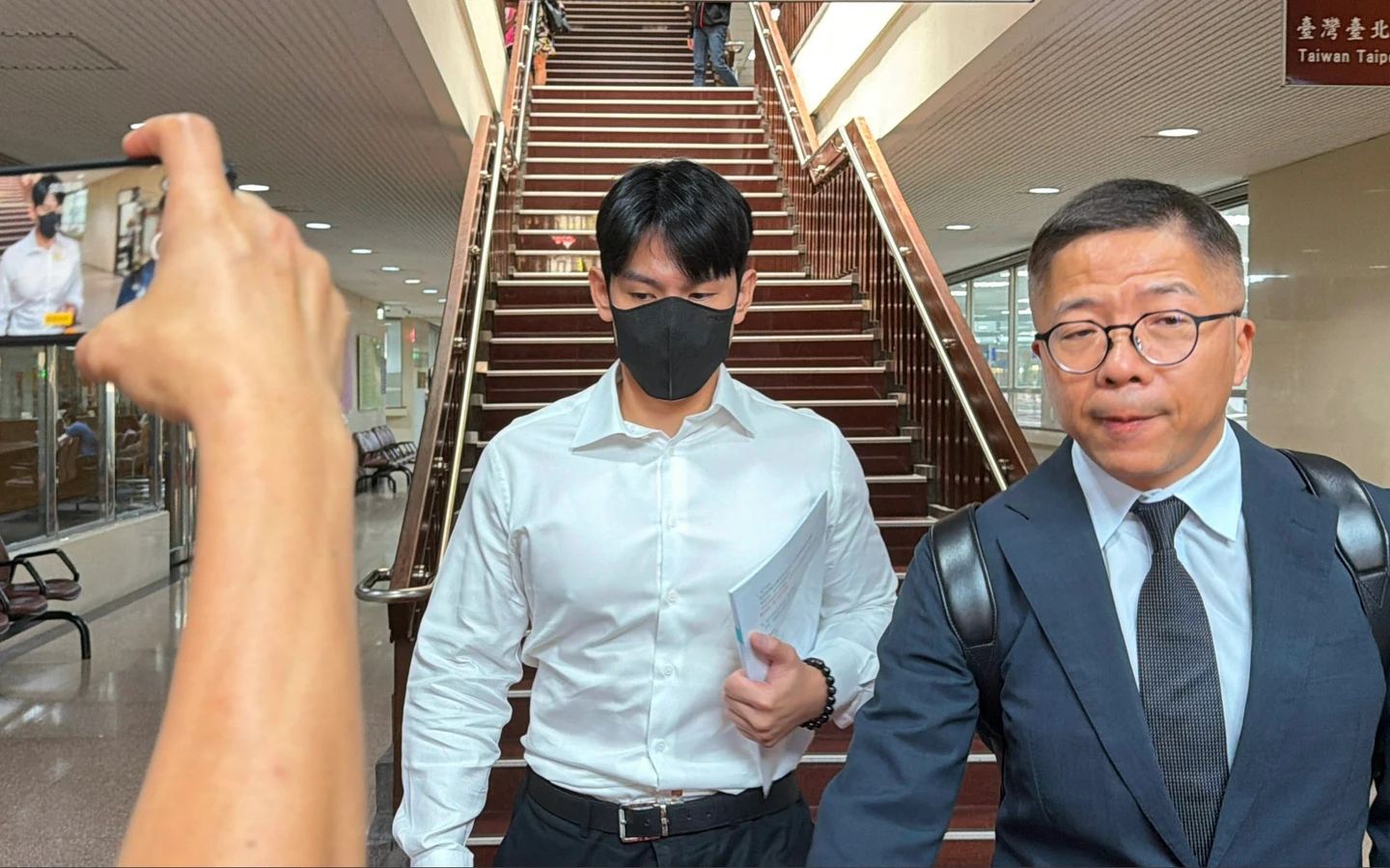 「小英男孩」出庭不認收綠能賄款！辯：198萬是仲介費　601萬不明財產「家人贈與」
