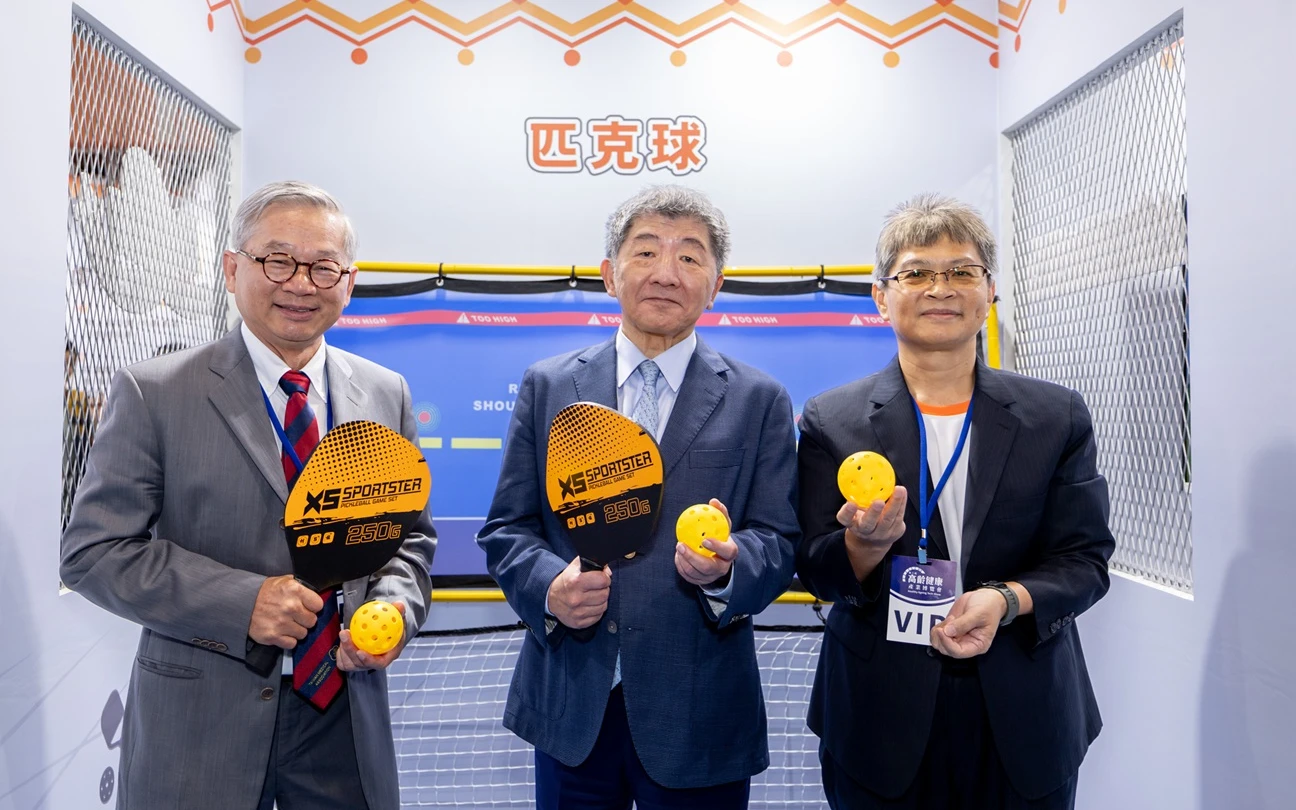 運動部｜陳時中下場體驗布袋球、匹克球　高齡健康產業博覽會打造全民運動主題館