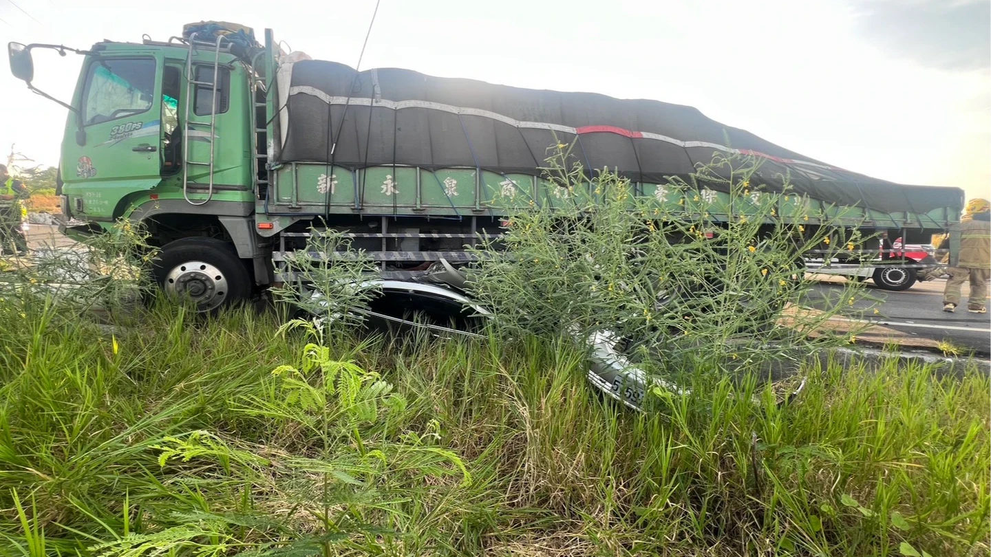 悲傷父親節！台南大貨車越線撞轎車奪1命　司機毒品快篩陽性