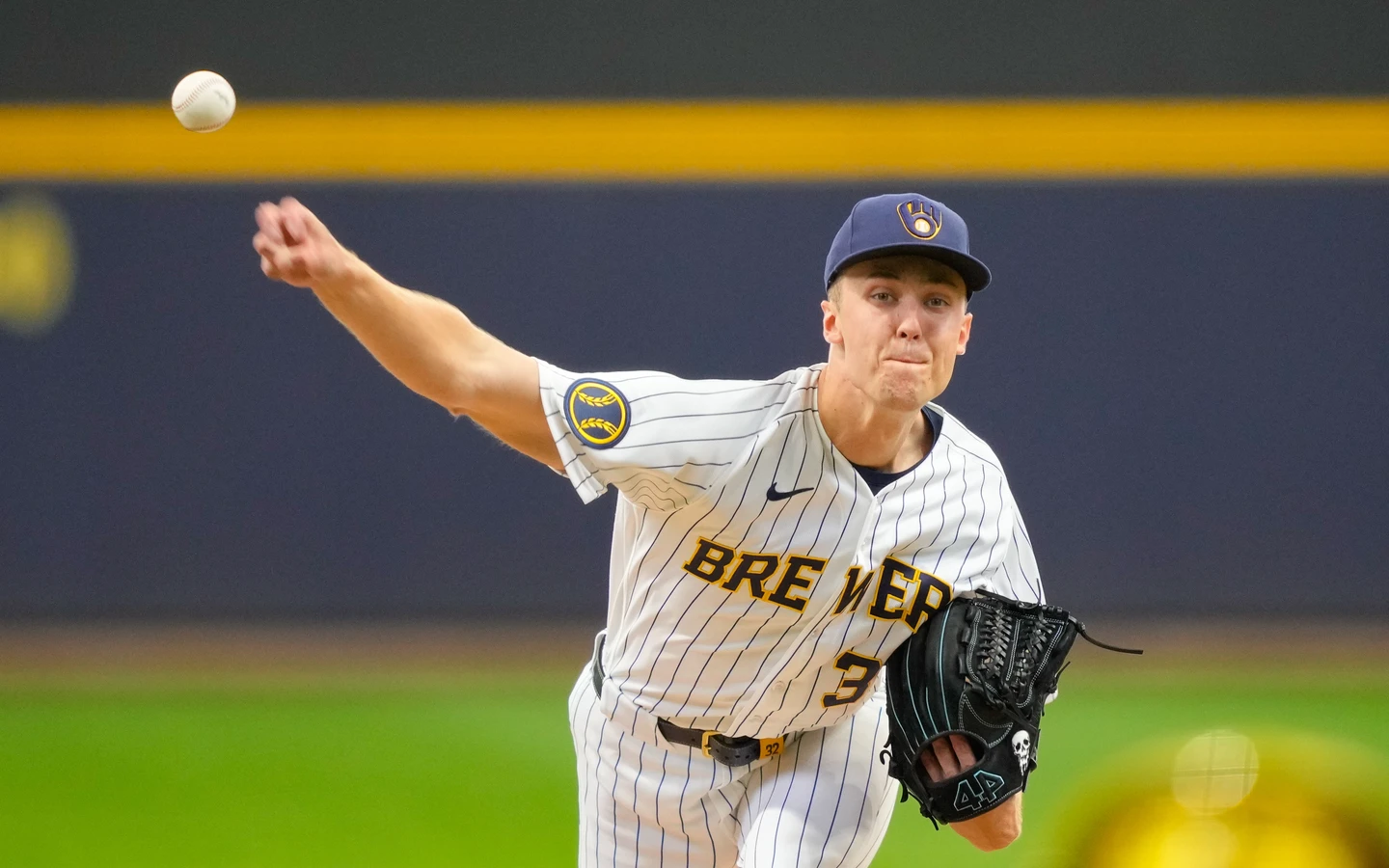 MLB｜史上第二快！釀酒人「新人火球男」單季200K達陣　教頭大讚：最強神奇寶貝