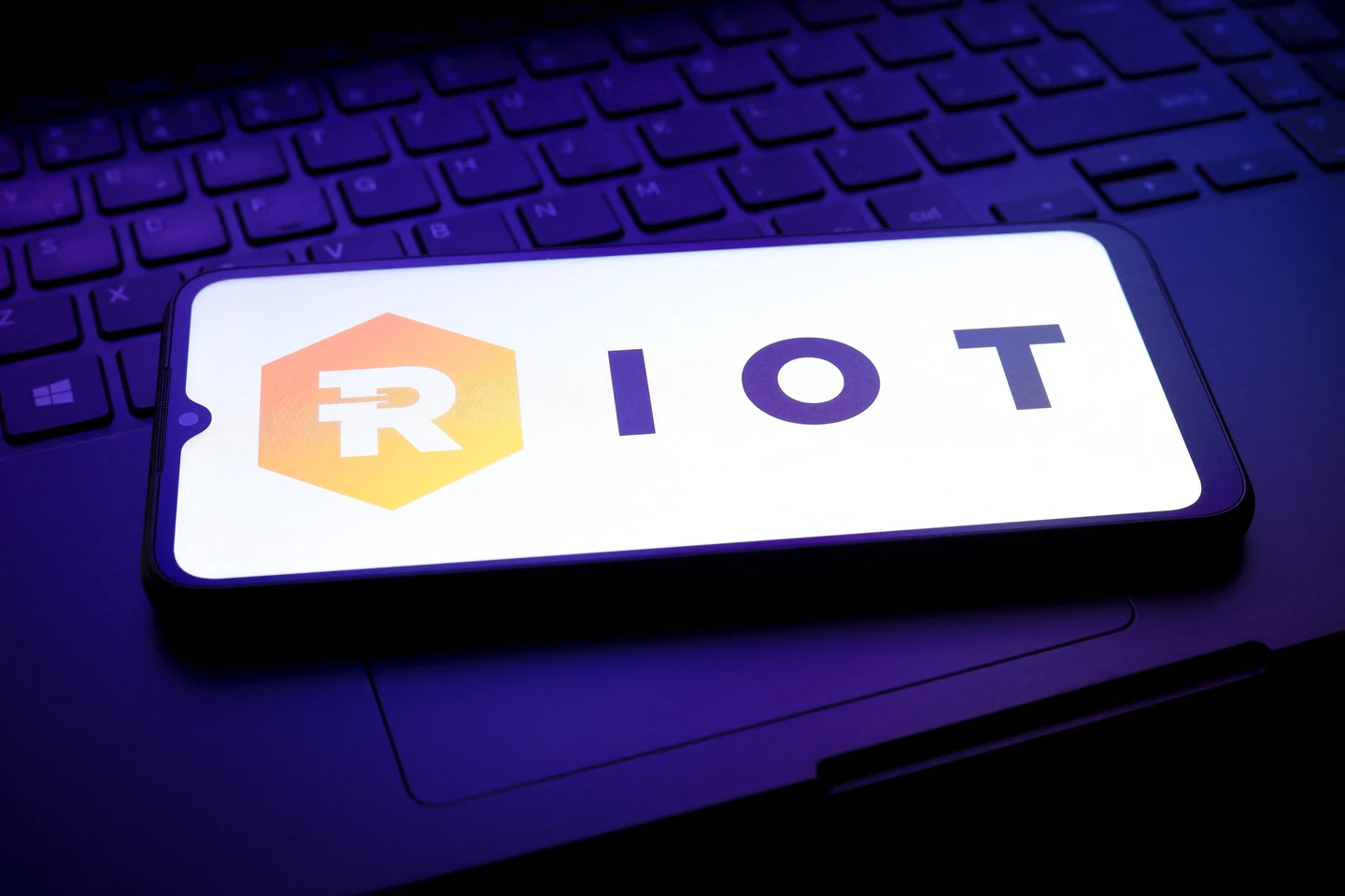 傳與比特幣礦商Riot簽2934億元大單　Anthropic上市前鎖定AI算力