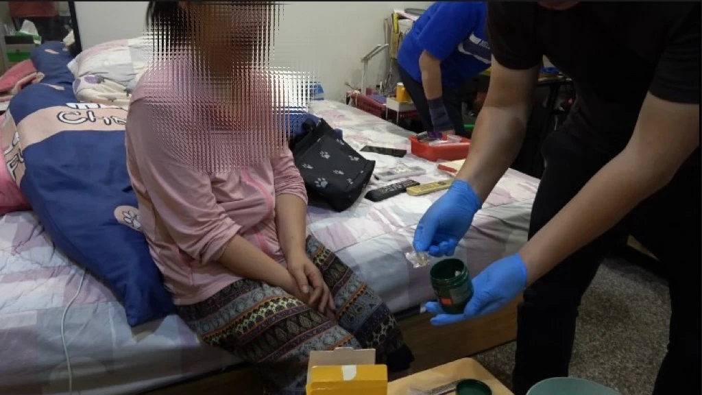 有片｜社區天使竟是雙面人！白天陪長者跳舞手作　夜晚吸毒還賣喪屍煙彈