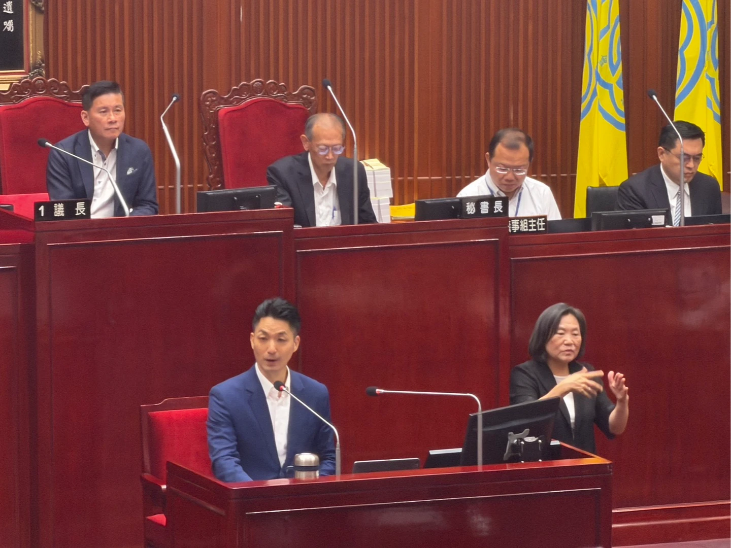 簡舒培逼問「支持韓國瑜還傅崐萁？」　蔣萬安反嗆：韓國瑜也罵過賴清德你接受嗎
