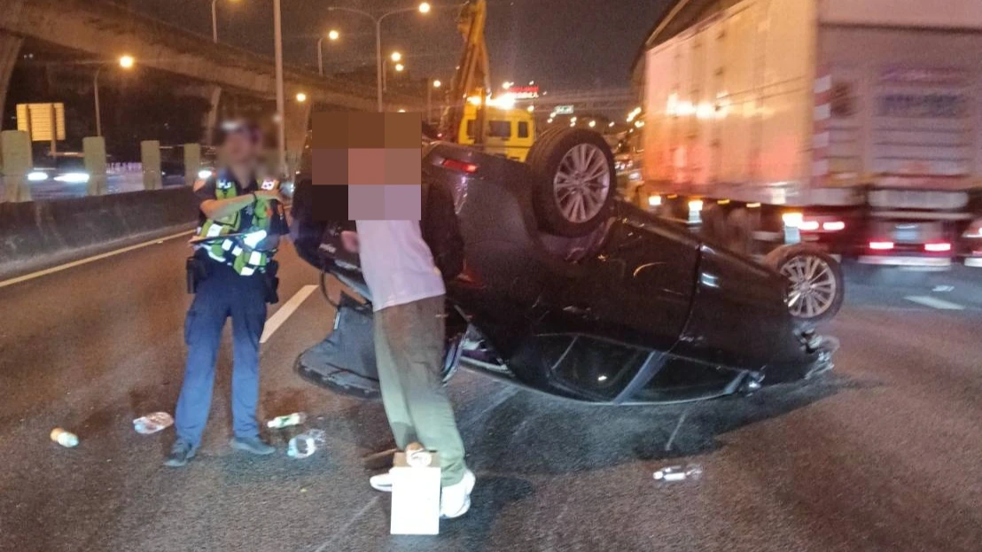 統聯客運國道追撞！小客車撞護欄翻覆釀1傷　肇事原因曝光