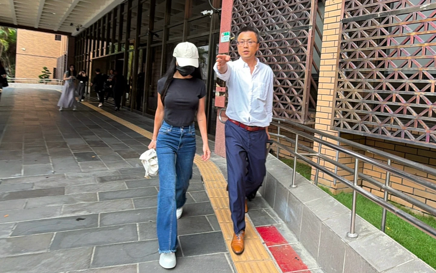 兆基前董座李建成涉掏空7億收押！前妻返台到案100萬交保　狂收名牌包豪車淪被告
