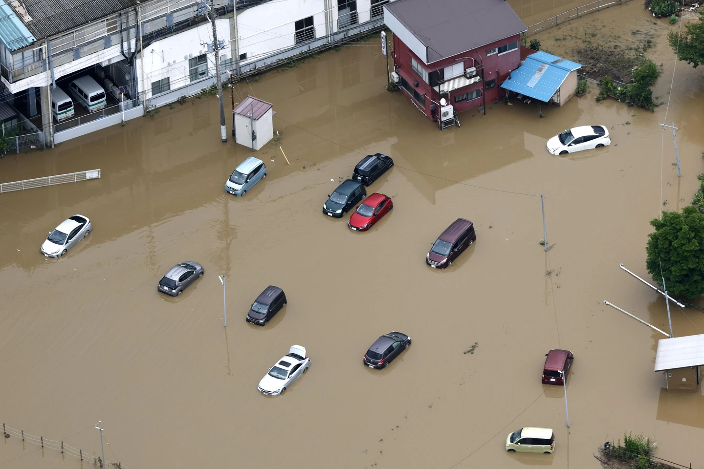 日本千葉縣暴雨中斷交通！7000人受困成田機場　當局確認已至少4死