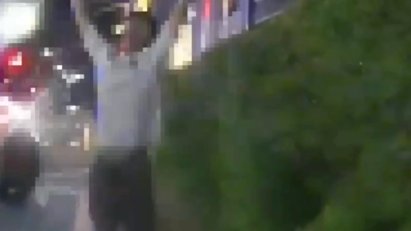 有片｜不滿排氣管太吵！新北酒駕男抽刀砍人　騎士身中2刀送醫