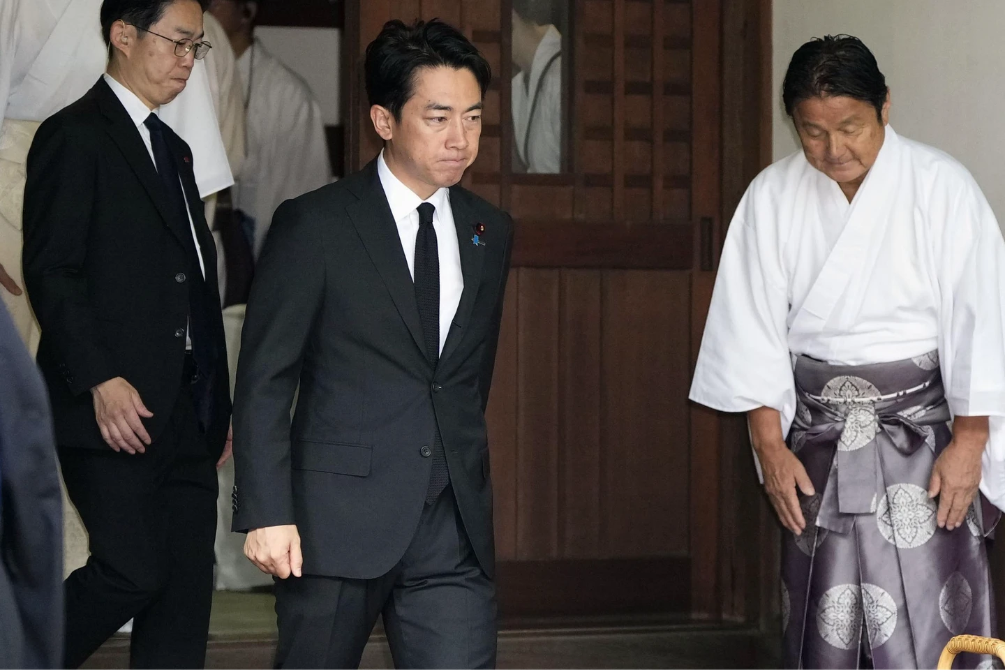 日本815終戰紀念日　防衛大臣小泉進次郎參拜靖國神社、首相高市獻「玉串料」
