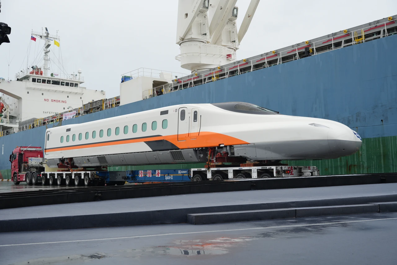 通車後最大規模！高鐵迎新車徵125人　駕駛月薪上看7萬、維修人員近5萬