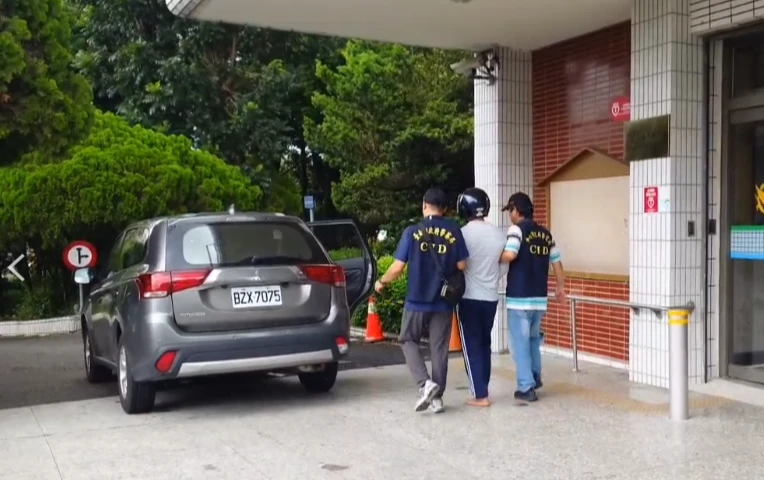 好友私訊妻「疑講壞話」！人夫氣炸刺死　他血流不止倒臥小學附近