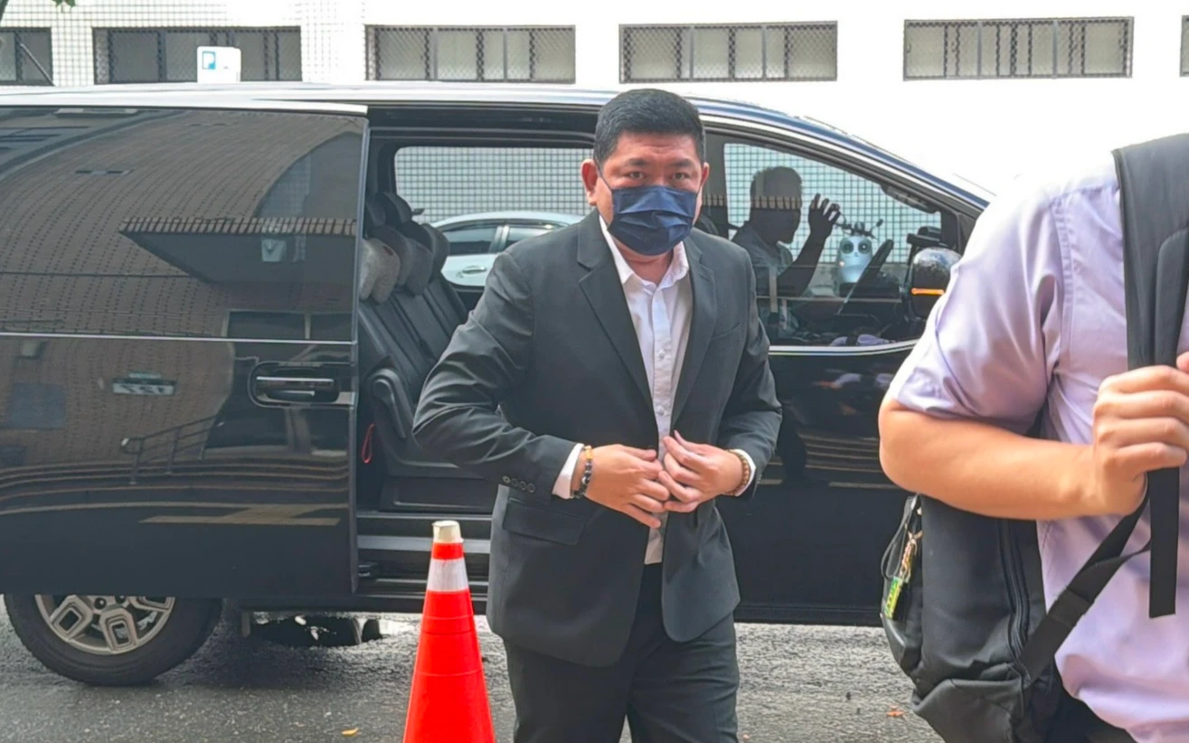 NONO西裝現身！涉性侵2女無罪遭檢上訴拚逆轉　被問「擔心坐牢嗎」反應曝