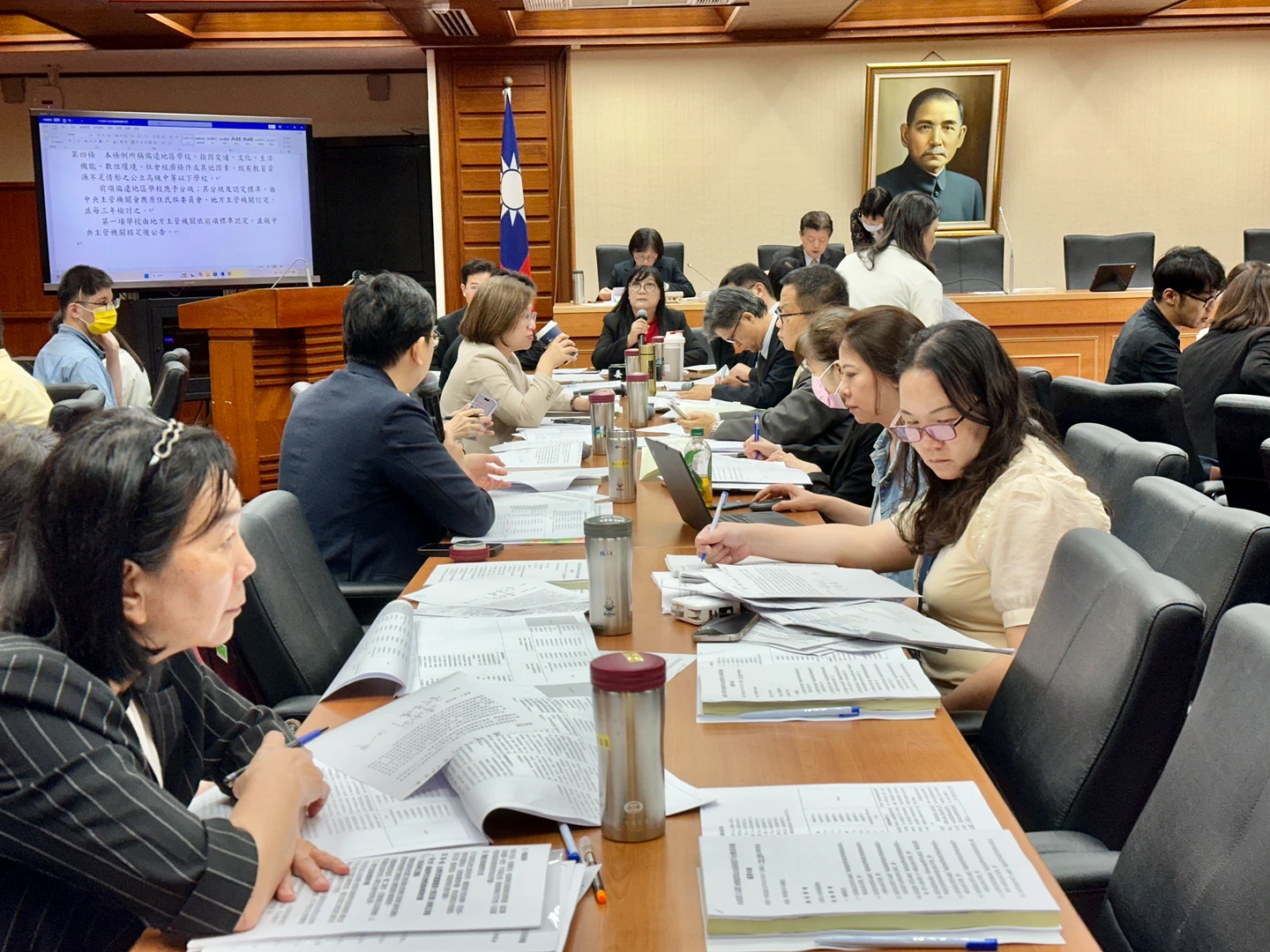 偏鄉「專聘教師」成效不佳　立委提開放學校自聘、鬆綁教師證要求