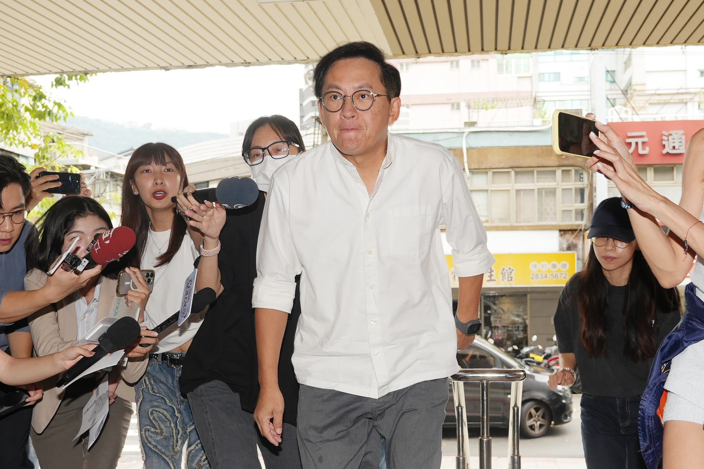 型男主廚詹姆士現身！公司涉驗資不實遭起訴　出庭被問「認罪嗎」反應曝