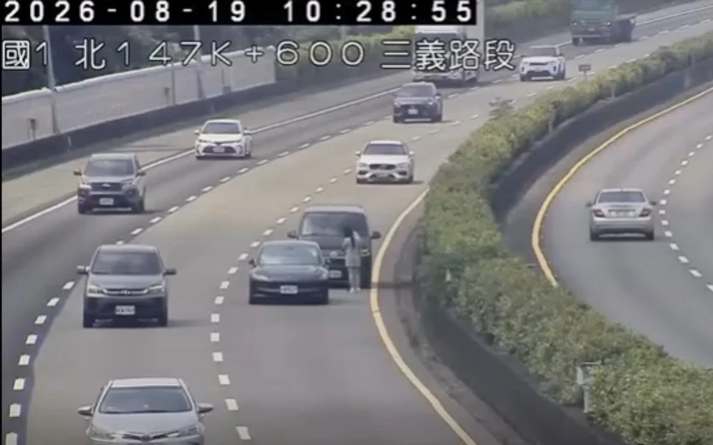 國道汽車輔助駕駛釀3死！高公局曝「6路況」恐無法辨識　應納監理考題