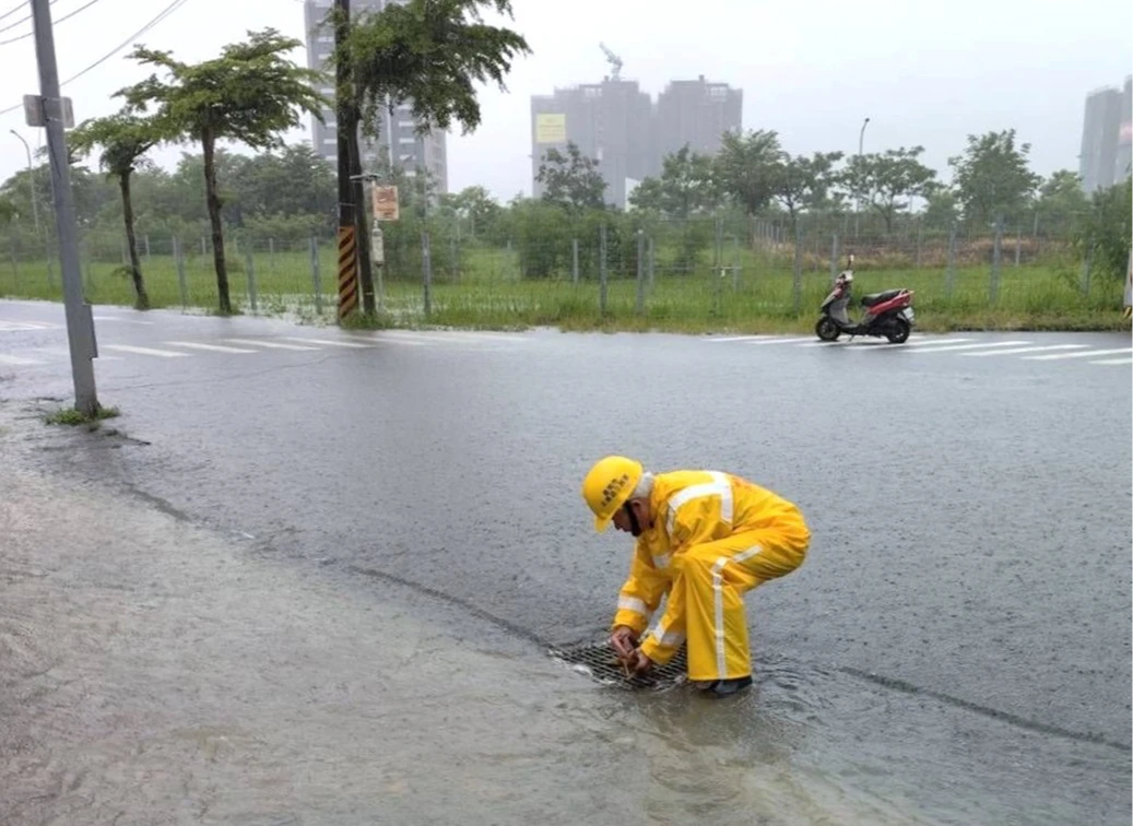 豪雨狂襲南台灣！高屏34條土石流紅警防大規模崩塌　經濟部升二級防汛