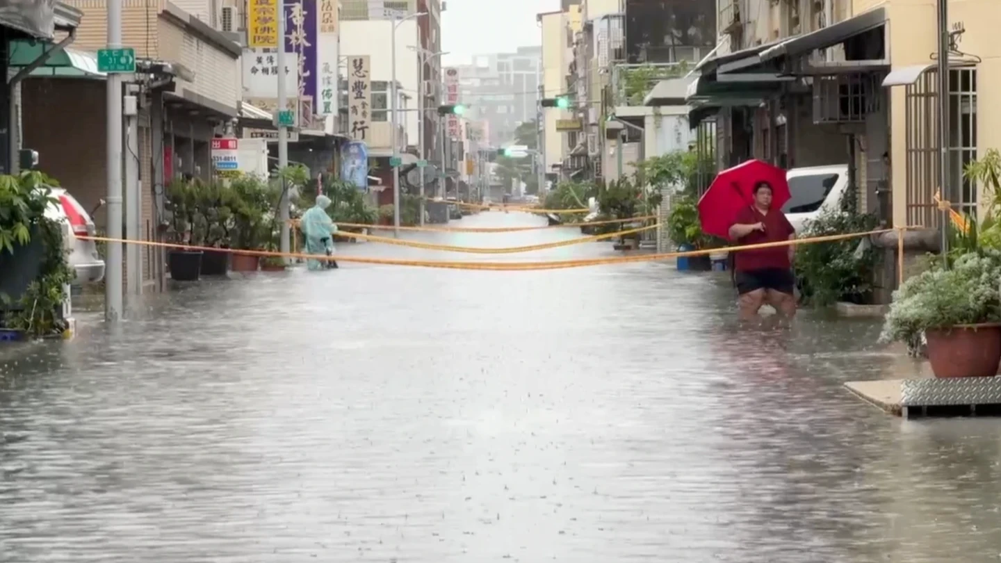 昨淹完今又來！台南豪雨下不停　居民徹夜守家門、魚湯店嘆：無法做生意