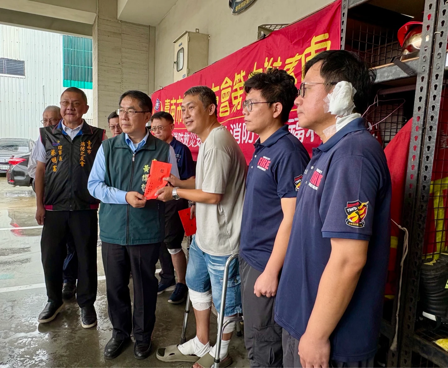 台南惡火爆炸震傷13人！3消防員首當其衝　黃偉哲今親赴慰問