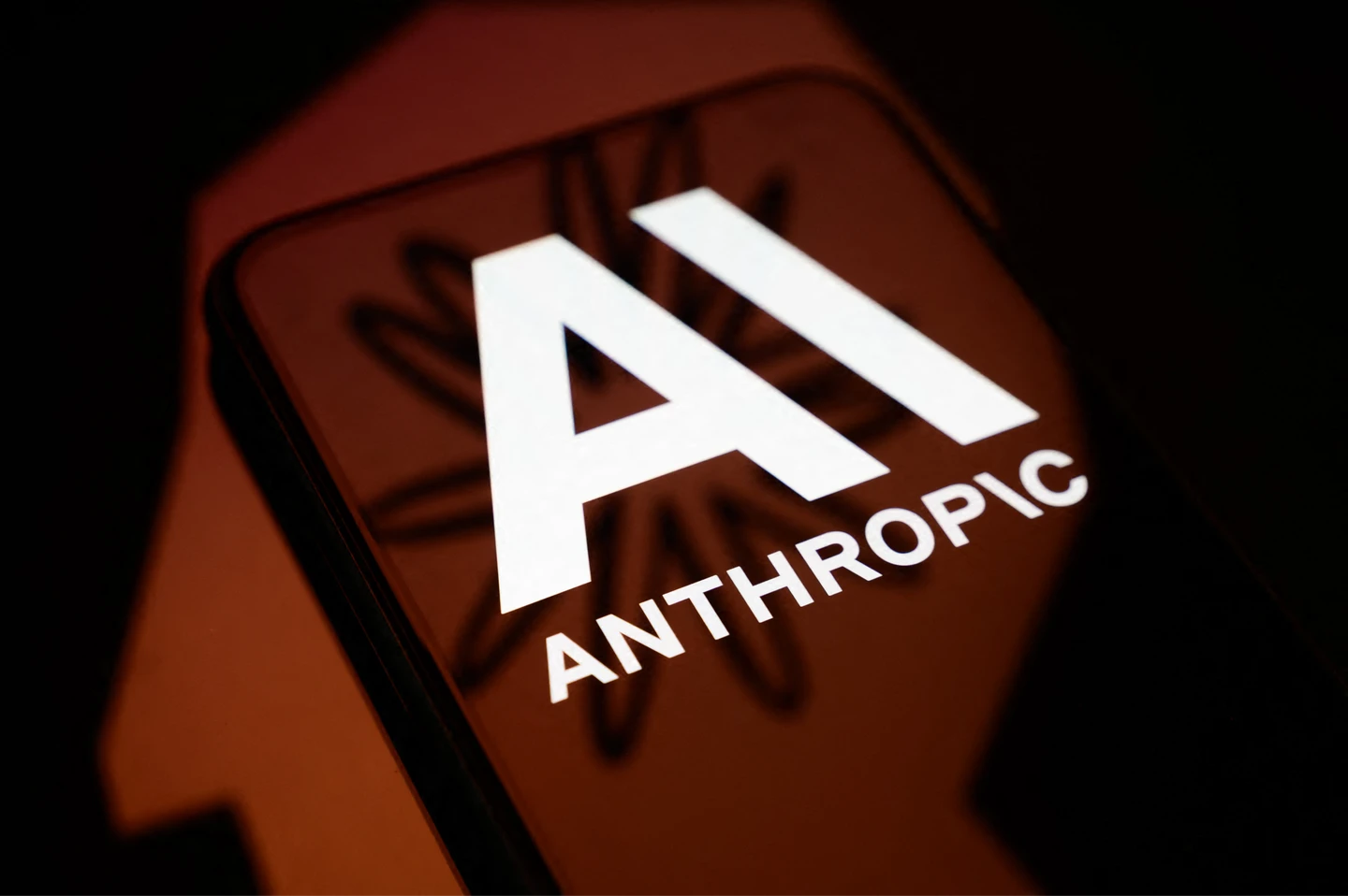 延攬Google TPU創辦大將！Anthropic進軍自主研發　布局AI晶片新戰局