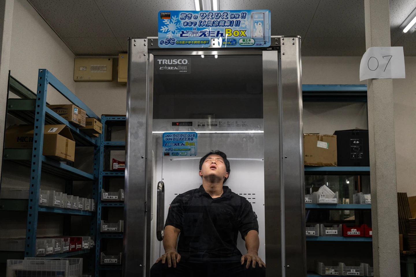 日本對抗酷暑新利器「人用冰箱」　倉庫工：2分鐘快速降溫汗全乾了