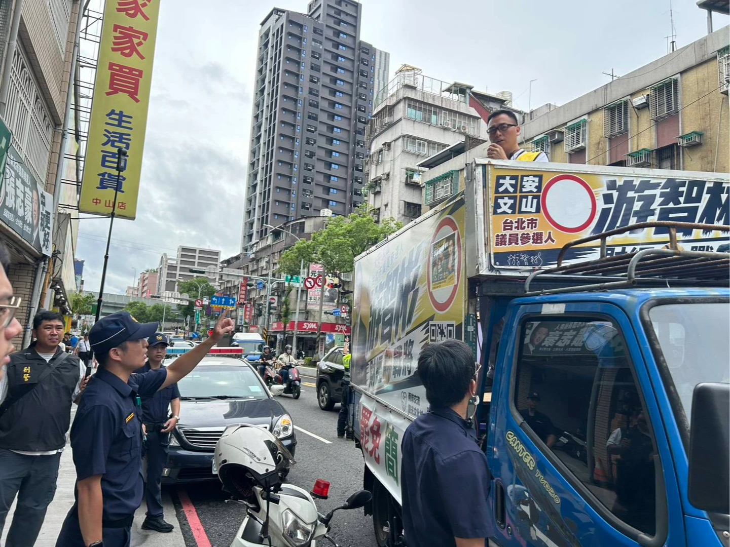 李四川被指口誤！議員參選人怒討公道　蛋襲張志豪服務處遭逮