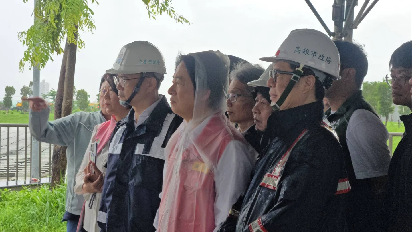 有片｜高雄慘淹！陳其邁：極端豪雨釀禍　曝80歲里長「這輩子第一次遇到」
