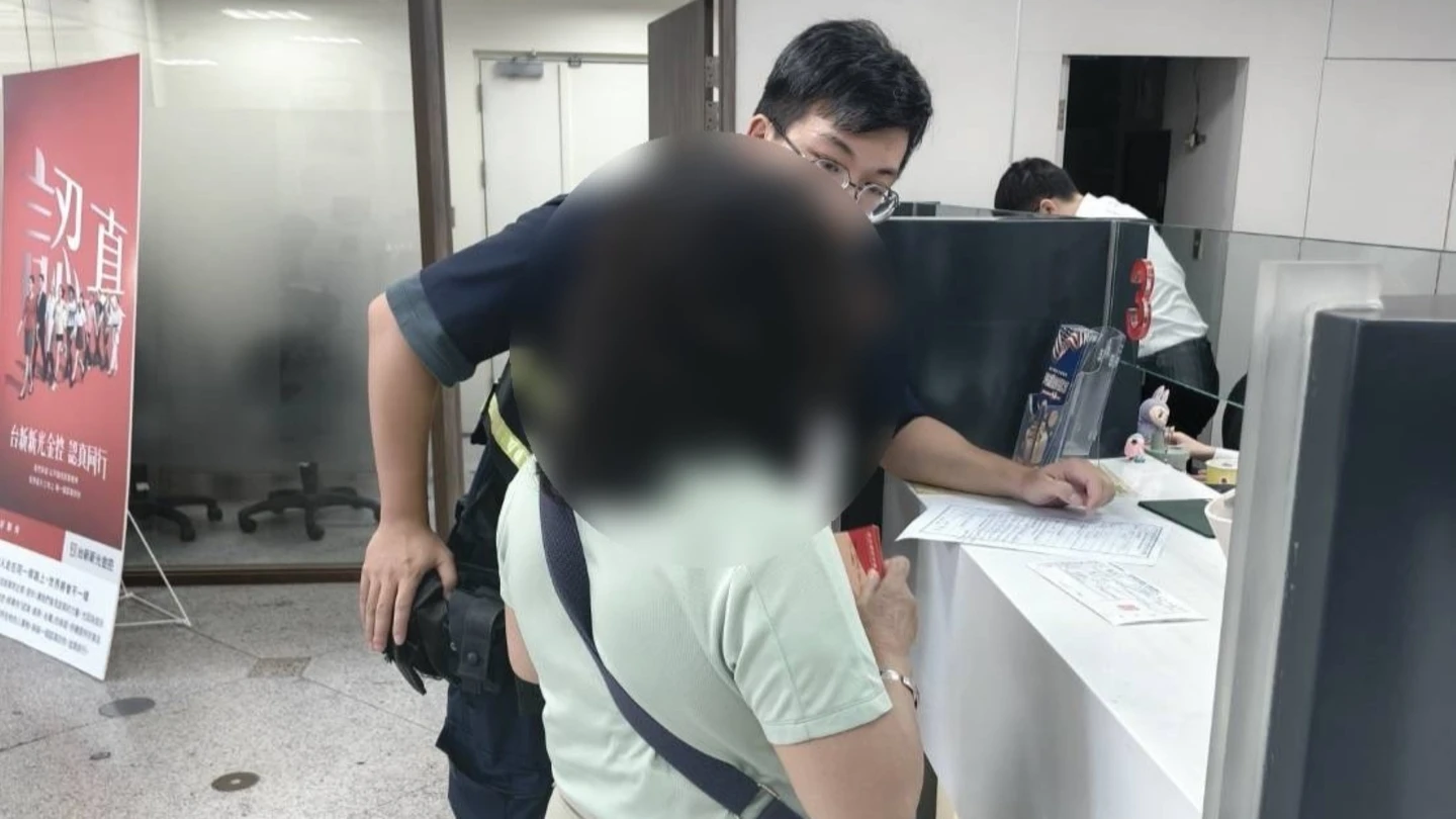 有片｜兒抖音投資「再匯4萬就能出金」！母驚覺有詭　警銀聯手耐心勸說成功阻詐