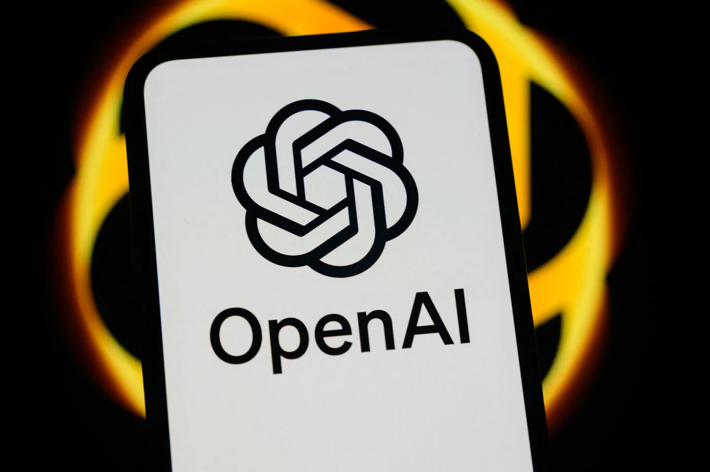 叫陣輝達！OpenAI：自研晶片兩大測試指標領先　強攻「高吞吐、低延遲」推理市場
