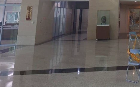 橋頭地檢署爆女子墜樓送醫！判刑定讞執行科報到釀憾事　目擊者聞巨響嚇壞　